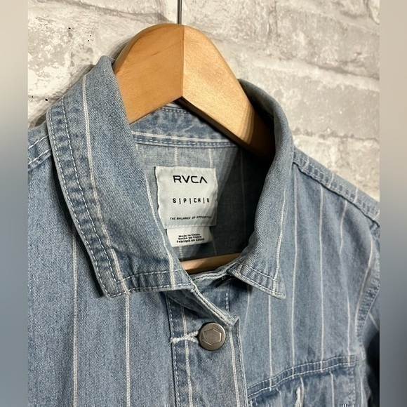 3/$30 _  RVCA  | Pause It Striped Denim Jacket washed stripe blue raw hem small - Picture 6 of 13